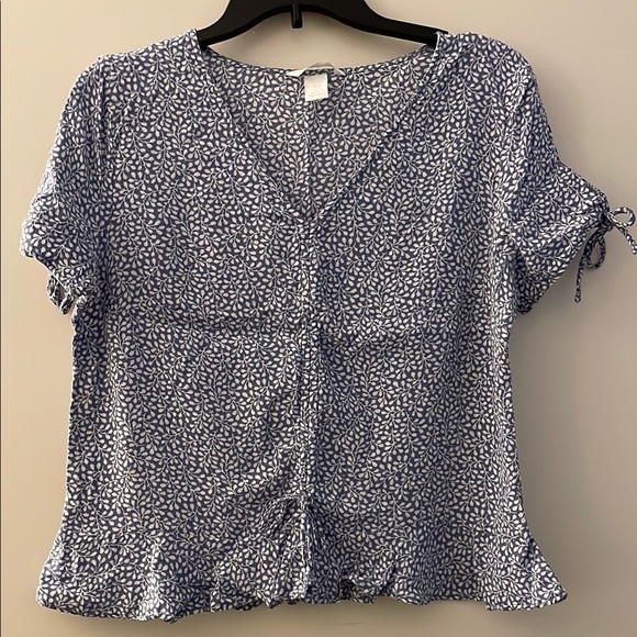 3 for $25! H & M Blue Floral Women's Top, size 12 - Picture 1 of 6